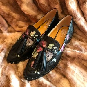 NIB Vince Camuto Geralin Tassel Floral Painted Loafer